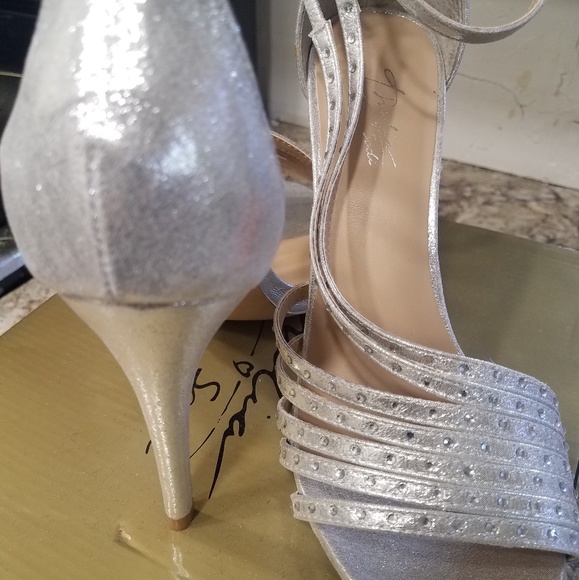 Silver shoes - Picture 2 of 7